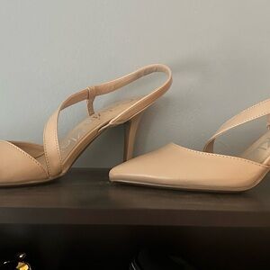 Calvin Klein Women's Tan/Nude Heels 6.5